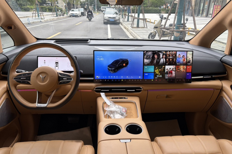 岚图汽车 岚图梦想家 2025款 PHEV 四驱旗舰鲲鹏版中控内饰7004