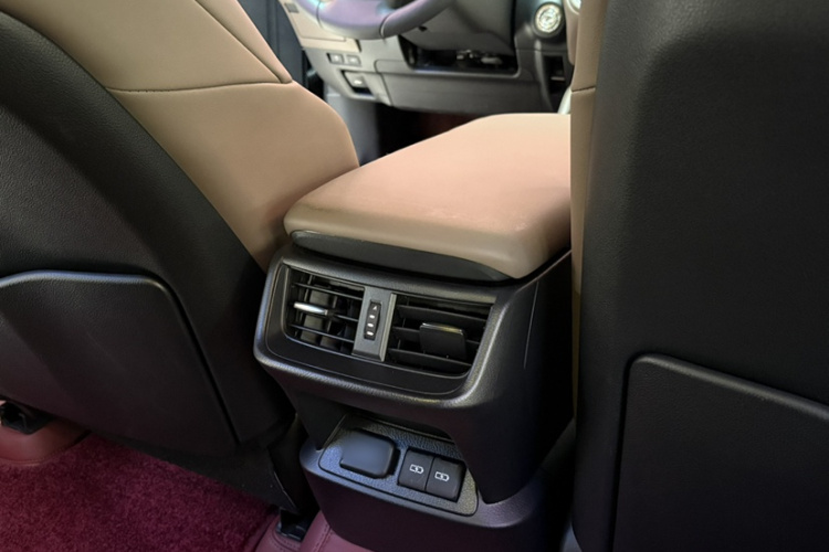 雷克萨斯ES 2025款 300h 臻享版中控内饰7006