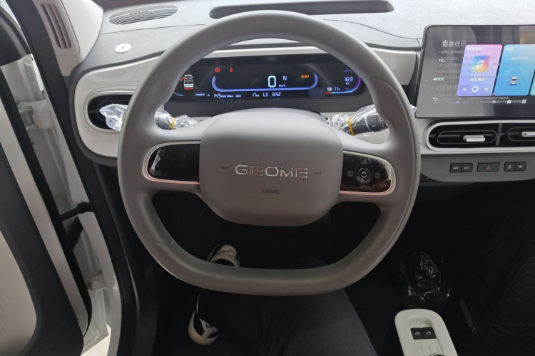 吉利银河 熊猫 2025款 210km 元气熊中控内饰13