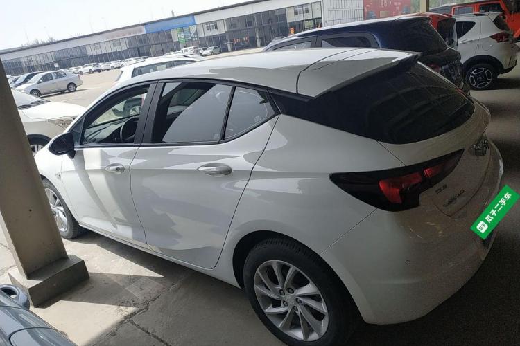 别克 威朗 2019款 两厢 15S 自动进取型车身外观4