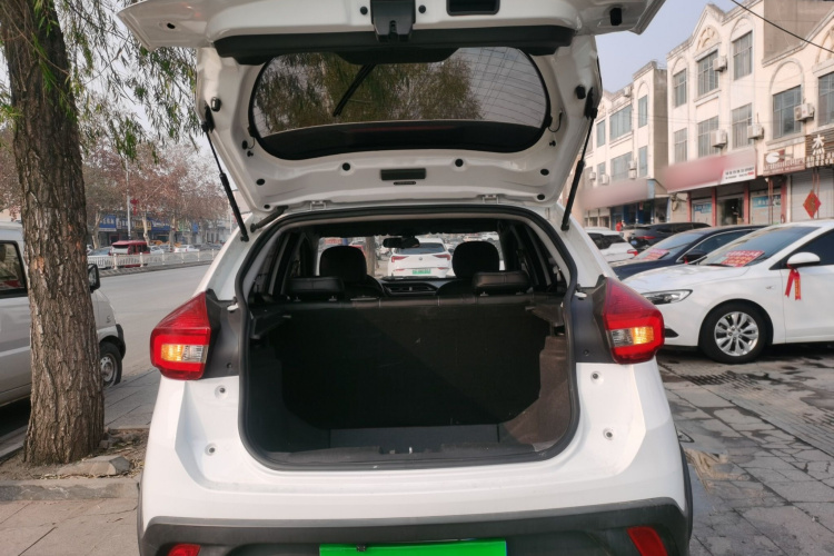 奇瑞 瑞虎3X 2018款 1.5L 手动舒适版机舱底盘23