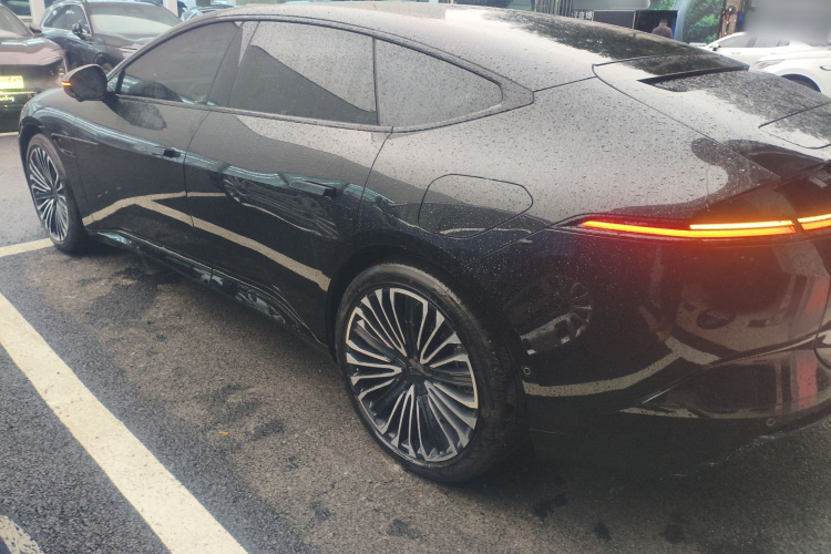 阿维塔12 2025款 改款 Max纯电版车身外观4