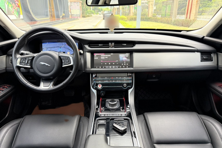 捷豹XFL 2020款 XFL 2.0T P200 两驱精英版中控内饰7005