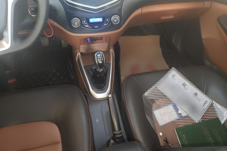 吉利汽车 金刚 2016款 1.5L 手动精英型局部细节18