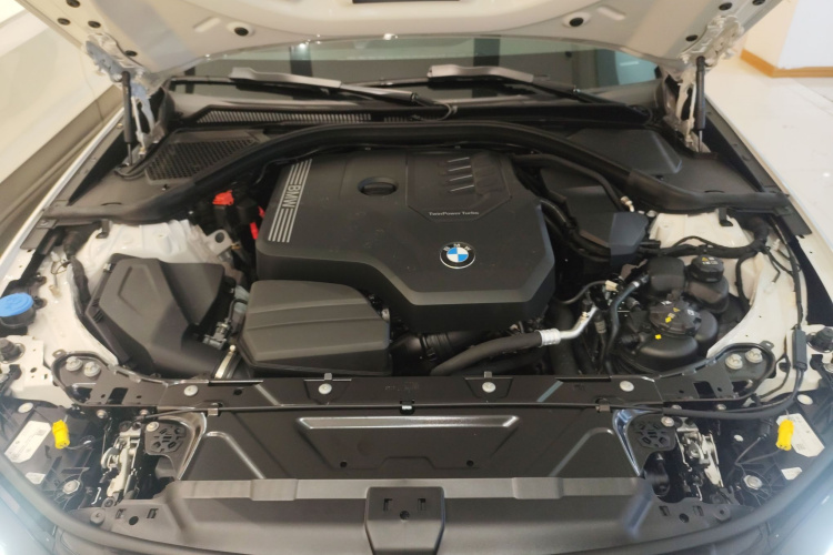 宝马3系 2025款 330Li M运动曜夜套装机舱底盘24