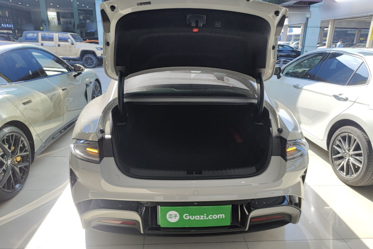 小米汽车 小米SU7 2024款 四驱超长续航高阶智驾Max版机舱底盘23