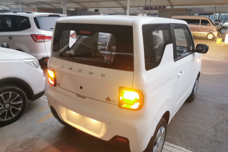 吉利银河 2024款 熊猫mini 200km 耐力熊车身外观6005