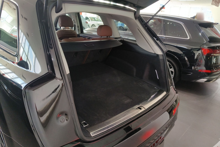奥迪Q7 2024款 45 TFSI quattro S line黑武士型局部细节23
