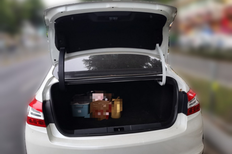 标致408 2016款 1.6T 自动豪华版中控内饰23