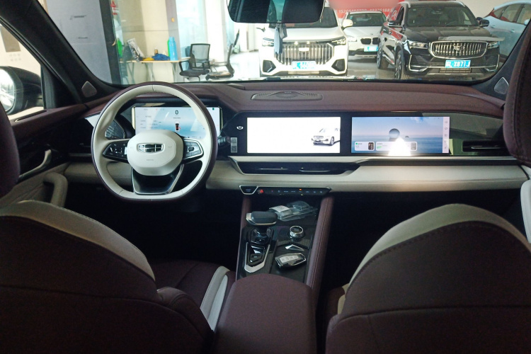 吉利汽车 星越L 2024款 2.0TD 高功自动两驱天际版中控内饰7002