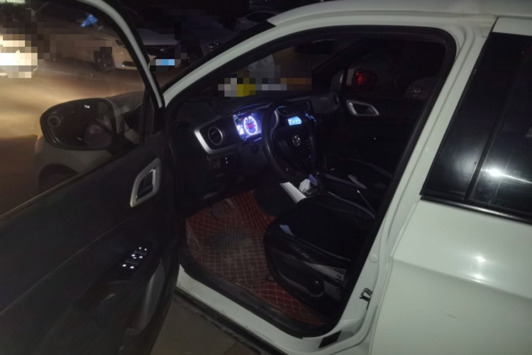 中华V3 2015款 1.5L 自动舒适型中控内饰7003