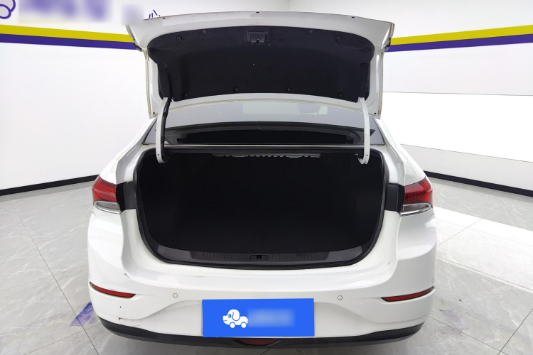 别克 英朗 2021款 改款 1.3T 自动轻混动精英型机舱底盘23