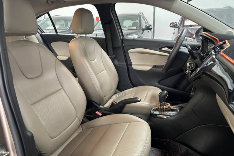 别克 凯越 2018款 15N CVT精英型局部细节41