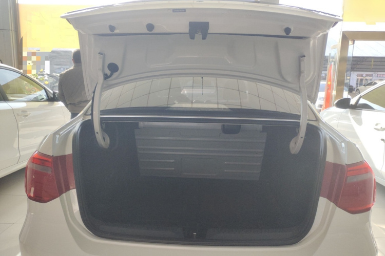 大众 捷达 2015款 质惠版 1.4L 手动时尚型机舱底盘23