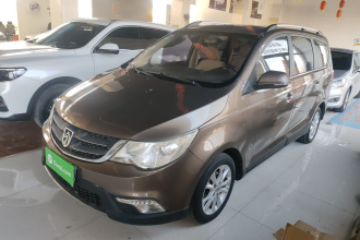 宝骏730 2014款 1.5L 手动豪华导航ESP版 7座