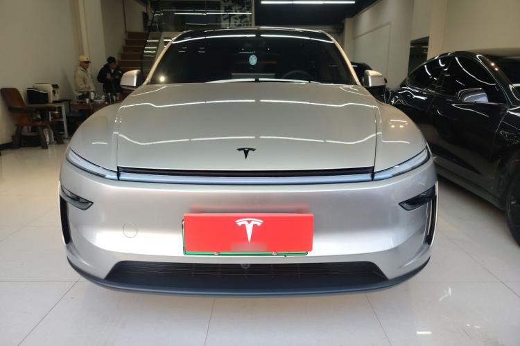 特斯拉 Model Y L 2025款 长续航全轮驱动版车身外观2