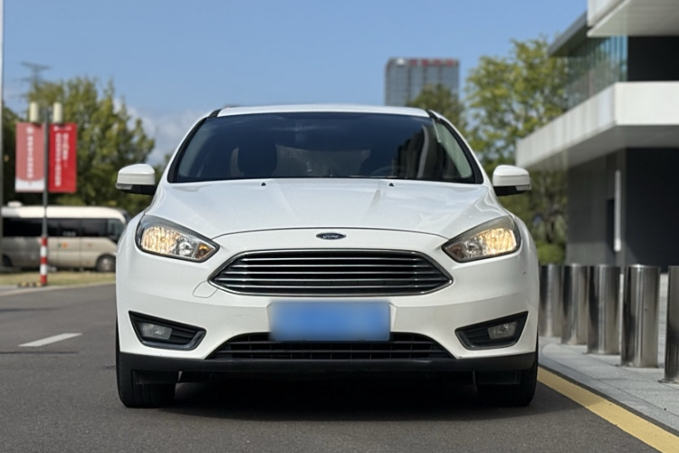 福特 福克斯 2017款 三厢 1.6L 自动风尚型智行版车身外观6004