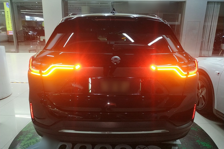 蔚来ES6 2020款 600KM 运动版车身外观6