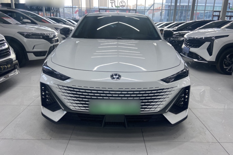 长安UNI-V 智电iDD 2023款  智电iDD 1.5T 113km智趣型车身外观6001