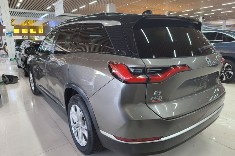 蔚来ES8 2020款 580KM 七座版车身外观4