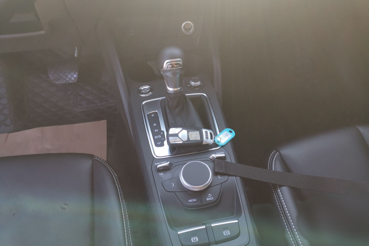 奥迪Q2L 2021款 35 TFSI 进取动感型局部细节18