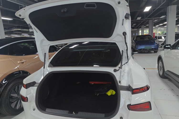 小鹏P7 2021款 480E机舱底盘23