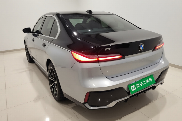 宝马i7 2023款 eDrive50L 领先M运动套装车身外观5