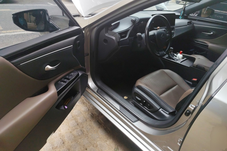 雷克萨斯ES 2022款 200 卓越版中控内饰20