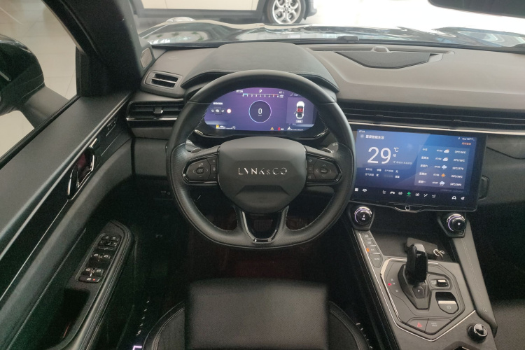 领克01 2021款 2.0TD 四驱暗夜版中控内饰13