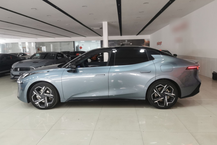 领克07 2024款 EM-P 126长续航 Ultra车身外观4