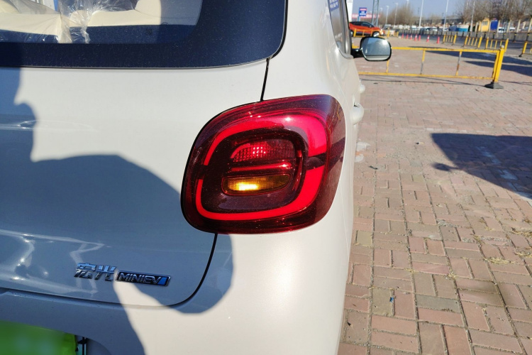 五菱汽车 宏光MINIEV 2025款 四门版 进阶款车身外观9