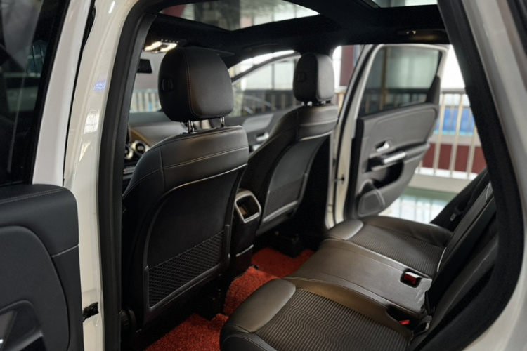 奔驰B级 2020款 B 200 动感型中控内饰7005