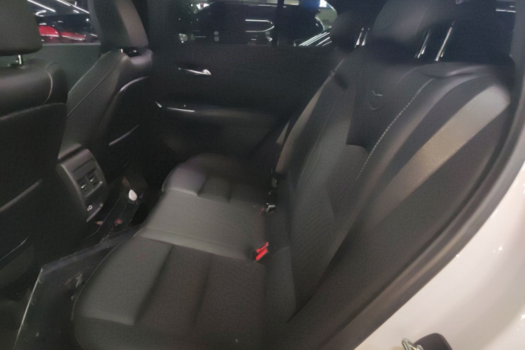 凯迪拉克XT4 2024款 25T 两驱风尚型中控内饰7004