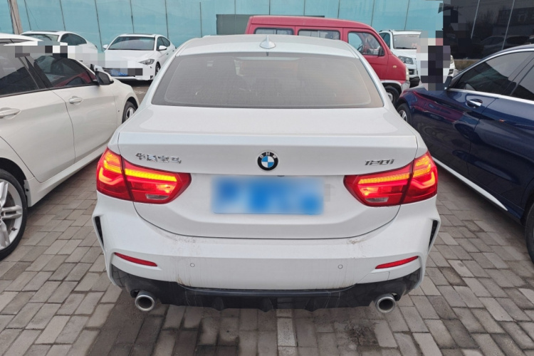 宝马1系 2021款 120i M运动版车身外观6