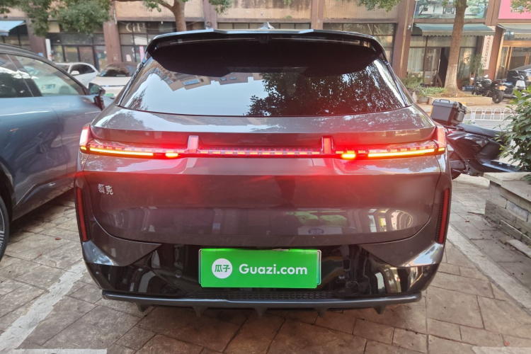 领克08 EM-P 2023款 120km 长续航Halo车身外观6