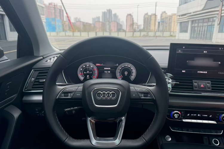 奥迪Q5L 2022款 40T 时尚动感型中控内饰7003