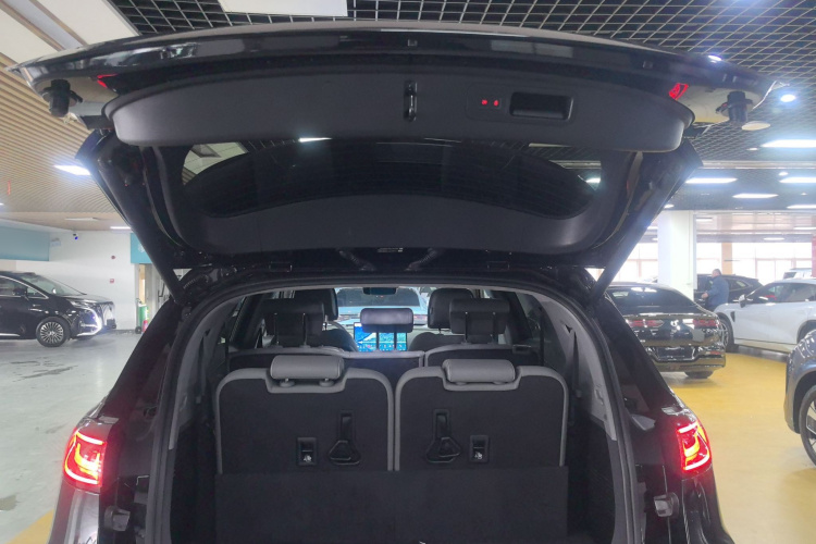 腾势N8 2023款 四驱超混旗舰七座版局部细节23