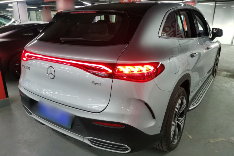 奔驰EQE SUV 2024款 500 4MATIC 豪华版车身外观7