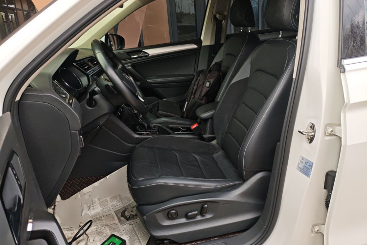 大众 途观L 2018款 330TSI 自动两驱舒适版中控内饰19