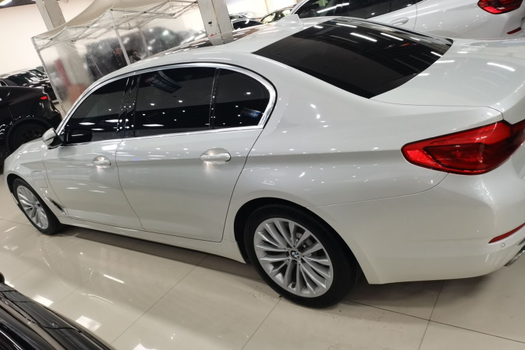 宝马5系新能源 2020款 里程升级版 530Le 先锋版车身外观4