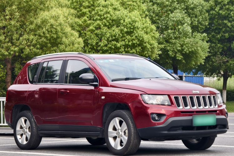 Jeep 指南者(进口) 2014款 改款 2.0L 两驱进取版车身外观6006