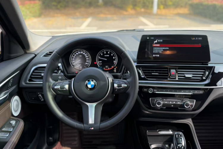 宝马1系 2022款 120i M运动曜夜版中控内饰7006