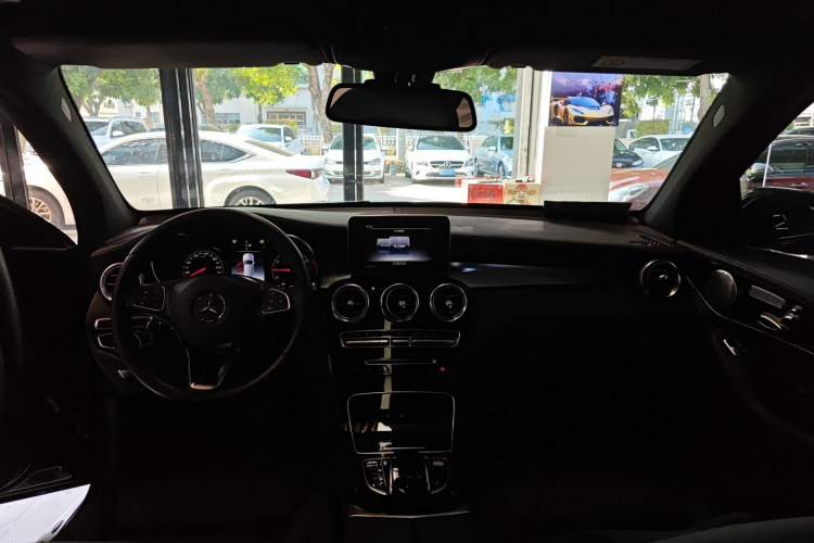 奔驰GLC 2019款 GLC 260 L 4MATIC 动感型中控内饰12