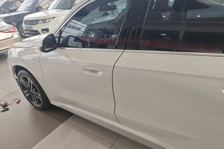 宝马X1 2024款 sDrive25Li M运动套装车身外观4