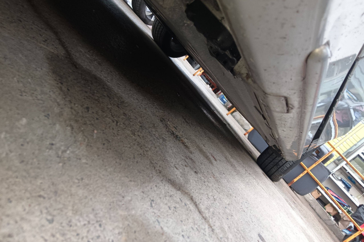 奔驰C级 2017款 改款 C 200 L 运动版局部细节9004