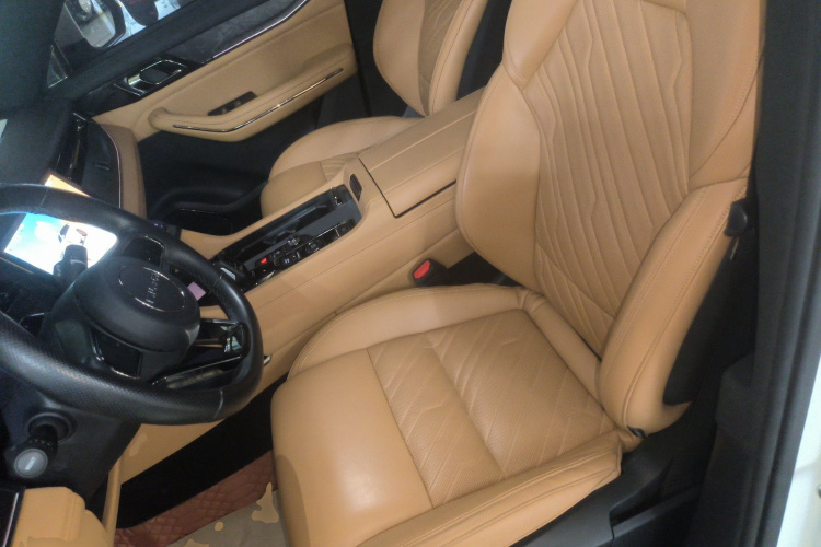 领克09 2021款 2.0T Halo 六座中控内饰19