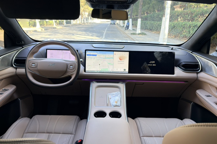 小鹏G9 2025款 625 长续航 Max中控内饰7006