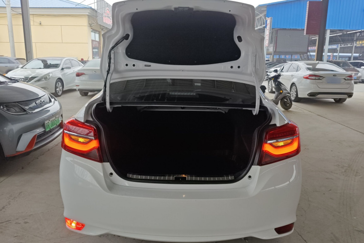 丰田 威驰 2022款 1.5L 20周年纪念版机舱底盘23