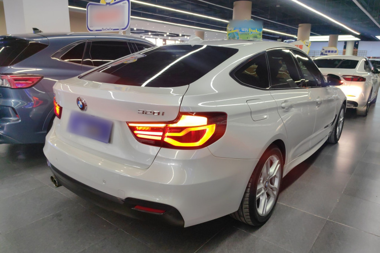 宝马3系GT 2019款 320i M运动套装车身外观6005