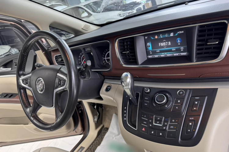别克GL8 2018款 28T 尊贵型 国VI中控内饰7007